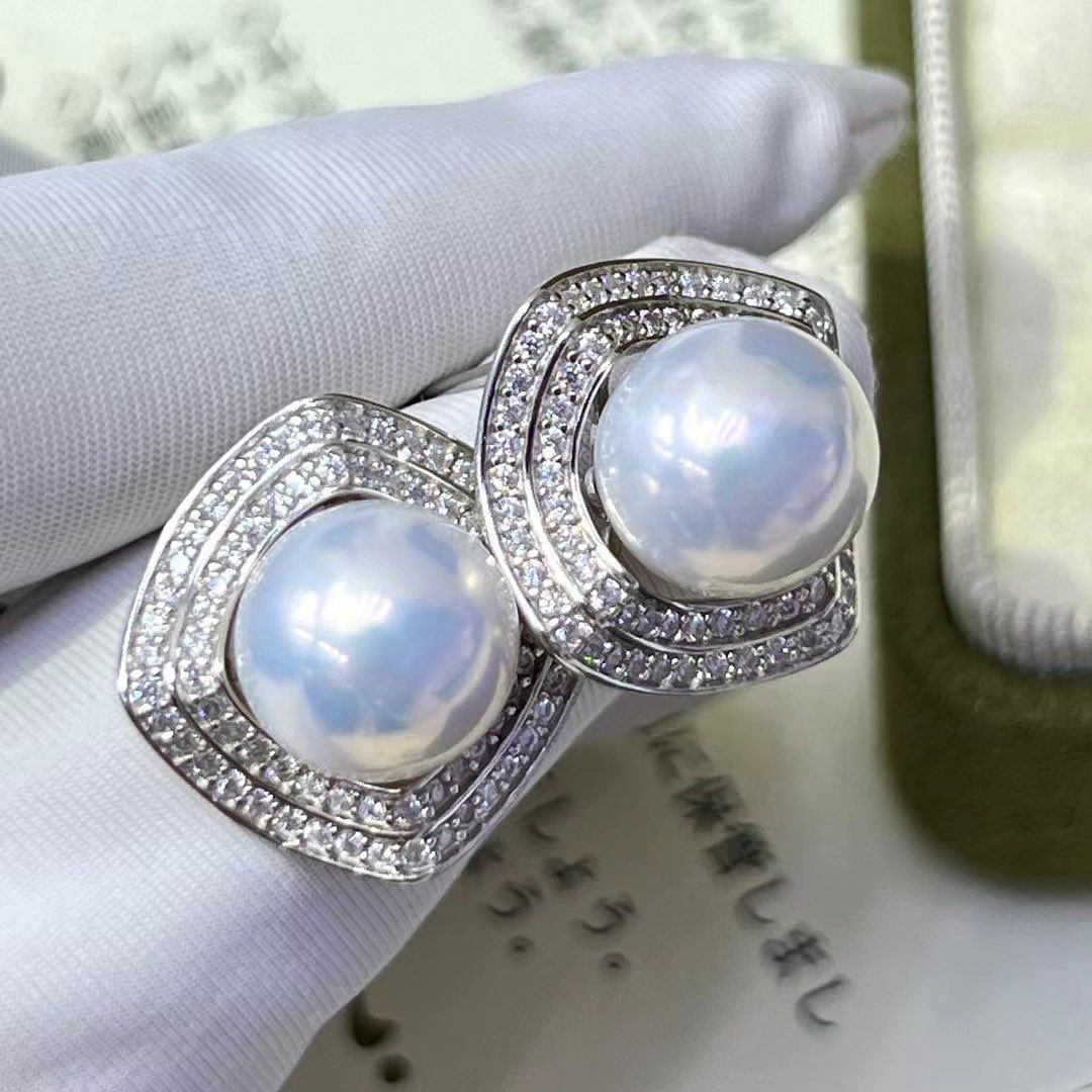 Cool White Color Edison Pearls Earrings